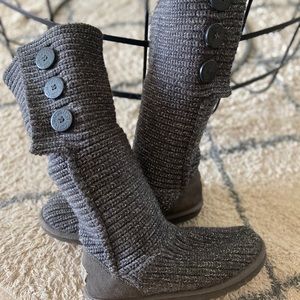 Grey Knit 3 Button UGGS ✨